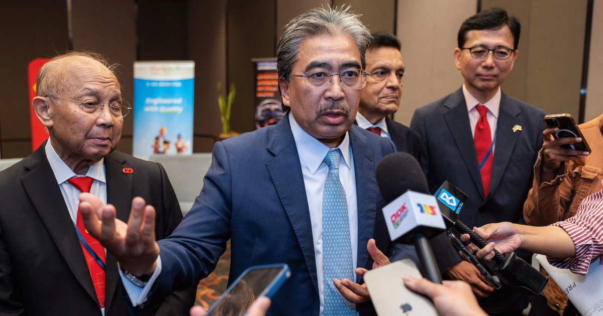 Don’t rush GE16 seat talks, says Johari
