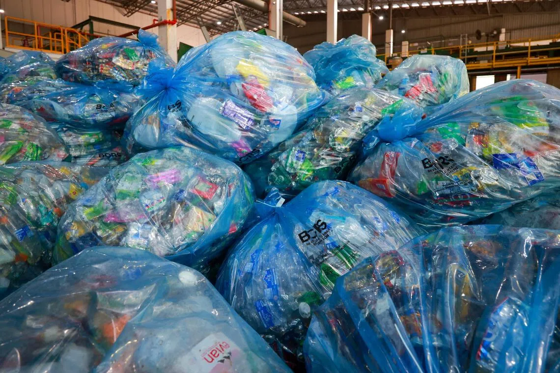 What goes on inside the new sorting facility for used bottles and cans