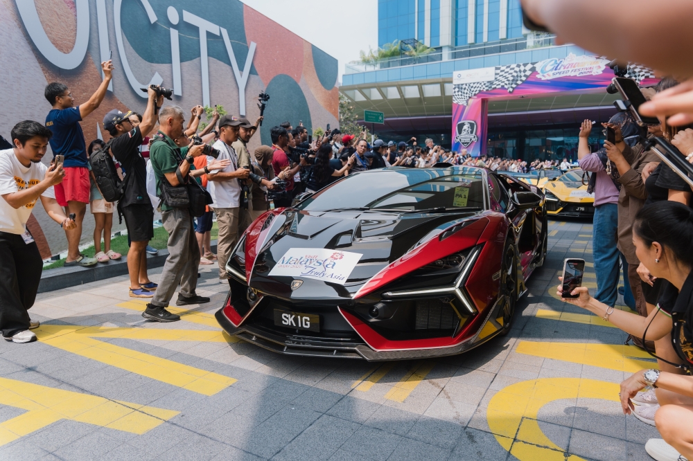 Lamborghinis thunder into Sepang as F1 weekend hits top gear