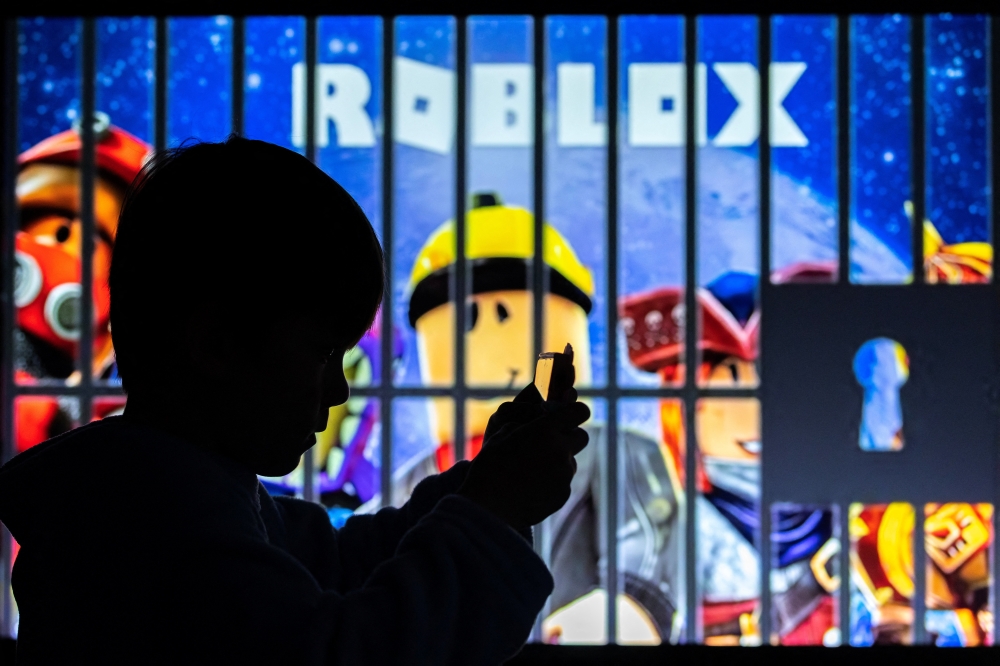 Fahmi: Govt to study identity, age checks for Roblox and online gaming platforms