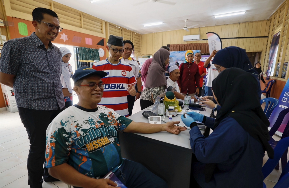 Govt reaches 1.65 million people in Malaysia through Info on Wheels programme