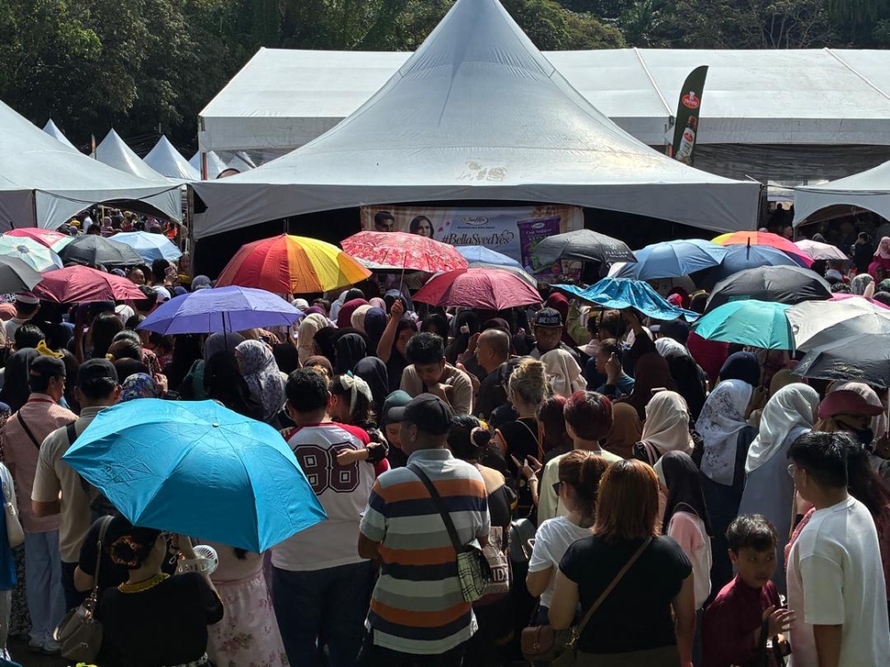 10,000 throng Padang Merdeka as Bella Astillah, Syed Saddiq bring wedding celebrations to Sabah