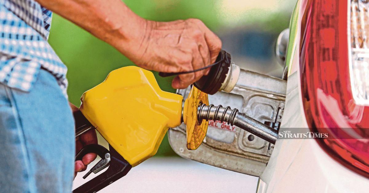 Unsubsidised petrol prices fall by 5 sen, diesel by 10 sen