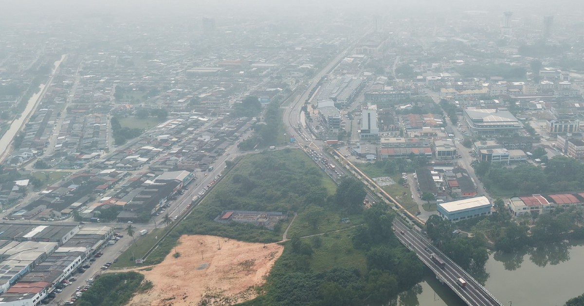 Haze blankets 38 areas as Segamat records highest API reading of 186