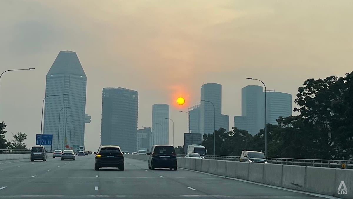 Air quality briefly returns to unhealthy range in central Singapore